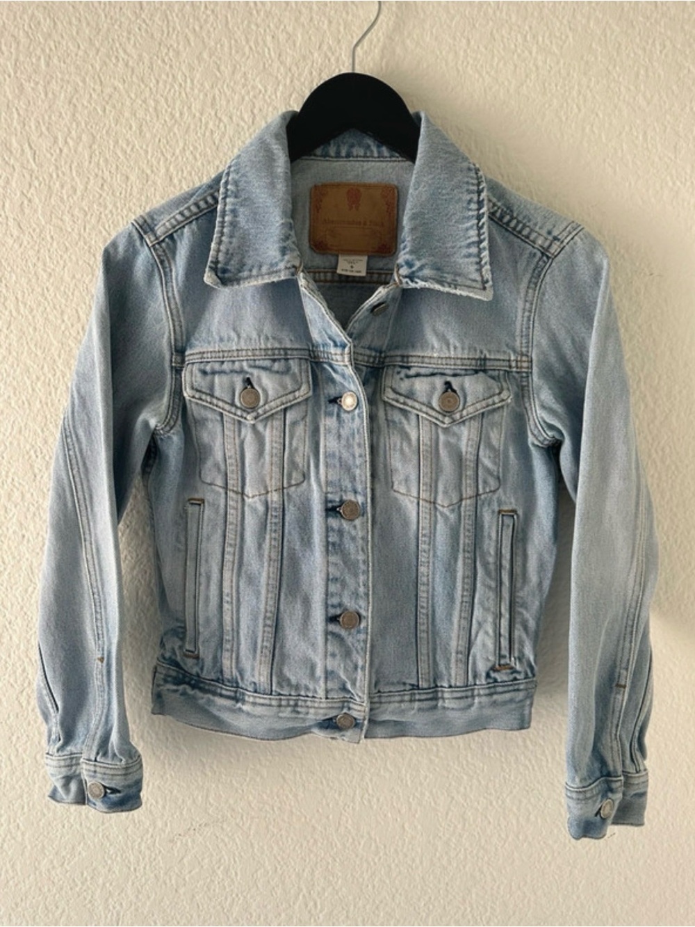 Vintage 90’s A&F Women’s Cropped Trucker Denim Jacket
